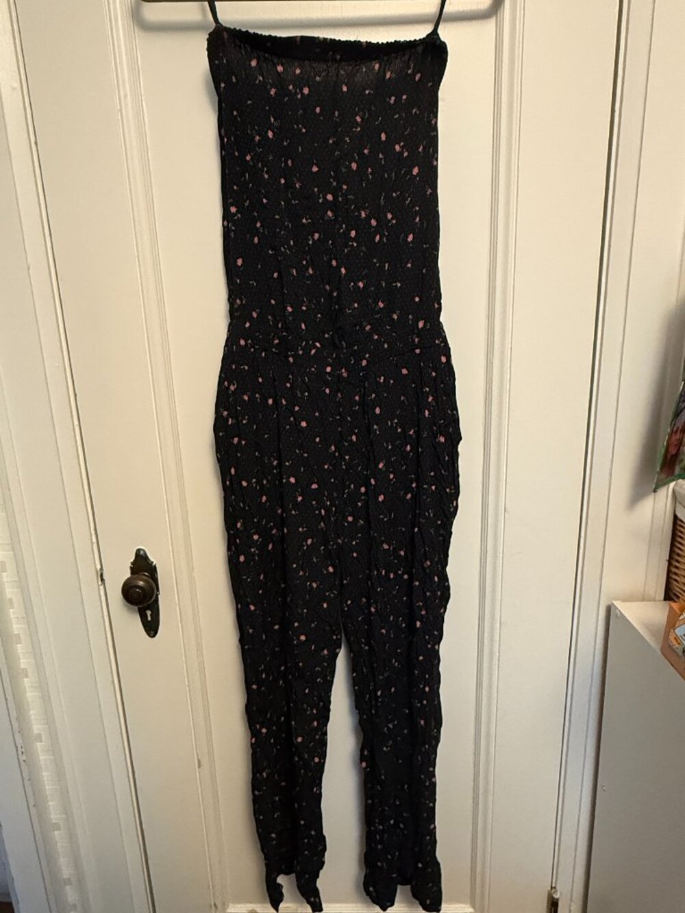 Sleeveless jumpsuit, black with floral pattern